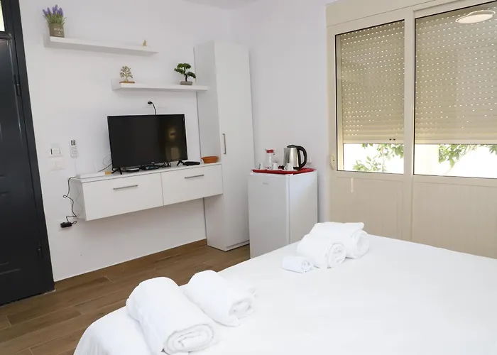 Πανσιόν Esanbja 3*