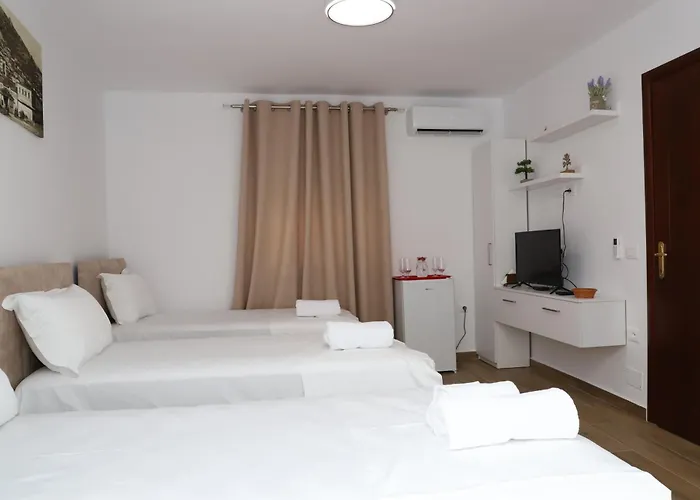 Esanbja 3* Μπεράτ