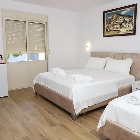 Esanbja Pensjonat Berat