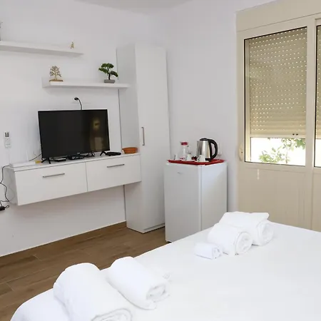 Esanbja Pensjonat Berat