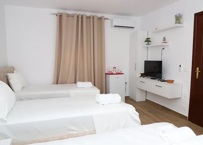 Esanbja 3* بيرات